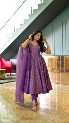 Long Umbrella Dress Designs, Umberalla Kurti Designs, Umbrella Dress Design Ideas, Long Kurtas For Women, Kurti Models For Stitching, Umbrella Kurti Design From Saree, Umbrella Frock Design For Women, Umbrella Kurti Design, Organza Kurta