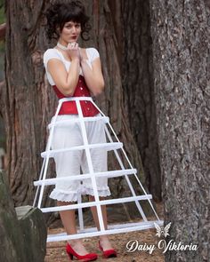 Krista is so pretty in my hoop skirt ensemble! I started making hoop skirts as undergarments and evolved into using them as outer garments too. They're so fun!If you want to make your own hoop skirt, I have a photographic tutorial available for this one! I've been wanting to do this for a while, and I really hope it helps! I also have pre-made cage skirts available and am so excited to be able to help both ways now.  Tap the photo or click the shop link in my bio. Cage Crinoline, Straight Stitch Sewing, Cage Skirt, Hoop Skirt, Skirt Tutorial, Sewing Diy, Cheshire Cat, Straight Stitch, Historical Fashion