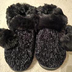 Questions? Leave A Comment Below! ***Free Shipping*** Experience Ultimate Comfort With These Cuddl Duds Women's Slide Slippers. The Closed-Toe Design And Faux Fur Lining Make Them Really Cozy. The Pompoms Make Them Extra Cute. The Solid Black Color And Slip-On Style Is An Easy Choice For Cool Fall And Winter Mornings And Nights. Crafted From Polyester Fabric, These Slippers Feature A Faux Fur Lining And Insole For Added Warmth And Coziness. The Slipper's Features Include A Closed-Toe Design And Black Winter Indoor Slippers, Black Winter Slippers With Round Toe, Black Winter Slippers For Indoor Use, Black Synthetic Slippers With Faux Fur Lining, Black Slippers With Faux Fur Lining, Comfy Black Indoor Slippers, Cozy Black Indoor Slippers, Comfortable Black Super Soft Slippers, Cozy Black Slippers For Indoor Use