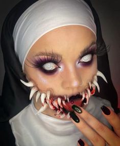 25 Creative Halloween Makeup Ideas Scary Teeth Makeup, Scary Mouth Makeup, Gory Makeup Ideas, Fansly Ideas, Halloween Makeup Looks Scary, Sfx Makeup Ideas Scary Halloween, Sfx Makeup Looks, Halloween Makeup Ideas Easy, Halloween Face Paint Scary