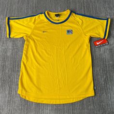 Vintage 2000s Nike Swoosh Check MLS Futbol Soccer Sportswear Athletic Y2K Aesthetic Yellow Jersey Shirt Medium Mens Condition:  Excellent Used Condition  = No Flaws Measurements: Please see photos above for all measurements IF YOU BUY TWO OR MORE ITEMS USE THE CODE BUNDLE @ CHECK TO SAVE 20% WE SHIP WITHIN 24 HOURS AFTER PURCHASE! Please be aware that we do not offer free returns!! The Buyer is responsible for the cost of the return label.  Follow us on TikTok & Instagram @findsnostalgic and tag Sports Team Logo Tops, Sportswear Tops With Team Logo For Sports, Sportswear Tops For Football Season, Yellow Tops For Sports Events, Yellow Sporty T-shirt For Sports Events, Sporty Yellow T-shirt For Sports, Yellow Jersey, Aesthetic Yellow, Yellow Aesthetic