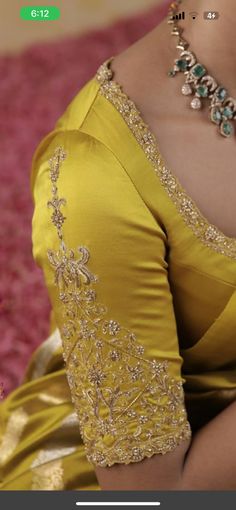 Pattu Saree Blouse Designs, Trendy Outfits Indian, Saree Blouse Neck Designs, Maggam Work Blouse Designs, Simple Blouse Designs, Sari Blouse Designs