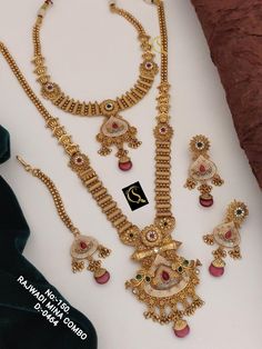 Description :- South Indian Gold Plated Jewellery Set /South Indian Necklace /Long Necklace / Temple Set/ Bollywood Jewelry/ Indian Jewelry/ Bridal Gift Gift yourself a royal look with this perfectly crafted kundan necklace set from Manalisstudio. Crafted with high quality kundan stones and pearls, it is impressive in design. The green enamel artwork adds perfect texture to the design. Perfect for weddings and festivities, this antique necklace set should be put on with your favorite sari or leh Luxury Hand Set Temple Necklace For Reception, Luxury 22k Gold Jewelry With Zari Work, Luxury Yellow Gold Temple Jewelry Bridal Necklace, Luxury Hand Set Temple Necklace, Luxury 22k Gold Temple Jewelry Sets, Gold Long Necklace Indian Antiques, Royal Jewelry Aesthetic, Bridal Gold Jewellery Set, Gold Sets Jewelry Indian Design