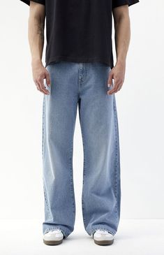 Baggy Jeans For Boys, Men’s Baggy Pants, Cmbyn Clothes, Male Baggy Jeans, Wide Leg Jeans Men, Men Baggy Jeans, Mens Baggy Jeans, Blue Jeans Outfit Men, Mens Wide Leg Jeans