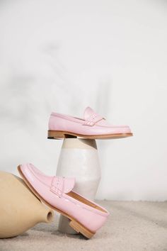 Paris Accessories, Korean Shoes, Photographer Advertising, Subscribe For More, Slides Shoes, Advertising Photography, Photoshoot Inspiration, White Aesthetic