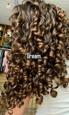 Curly Volume Hair, How To Define Your Curls, Curly Haircut Ideas Medium, 2c 3a Curly Hair, Medium Curly Hair, Super Curly Hair, Hair Styles Curly Hair, Curly Hair Beauty, Curly Hair Care Routine