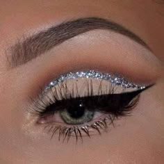 Eye Makeup Glitter, Glitter Eye Makeup, Make Up Videos, Types Of Makeup, Makijaż Smokey Eye, Glitter Eyes, Cruelty Free Makeup, Natural Beauty Tips, Makeup Pictures