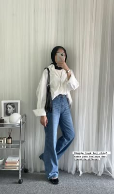 White Blouse And Jeans Outfit Hijab, Retro Hijab, Ootd Korean Style Hijab, Style Hijab Casual Simple, Korean Style Hijab, Ootd Korean Style, Blazer Cardigan, Muslim Fashion Hijab Outfits, Hijab Style Casual