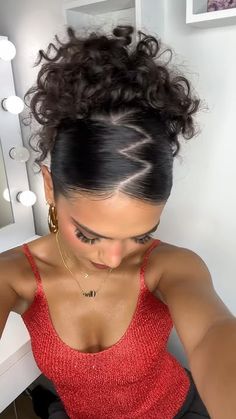 Zig zag curly bun❣️ #curlyhair #curlybun #tutorial 4c Homecoming Hairstyles, Hair Styles In A Bun, Prom Hair Styles Up, Curly Hair Styles Ponytail, Zigzag Bun Hairstyle, Curly Pony Tailed Hairstyle, Zig Zag Slick Back Bun, Gel Bun Hairstyles, Zig Zag Curly Hairstyle