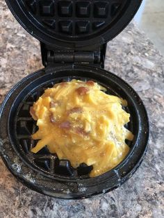 Keto Cheeseburger Chaffle, Bacon And Egg Chaffle, Ham Egg And Cheese Chaffle, Bacon Egg And Cheese Chaffle, Chaffle Recipes Easy Lunch, Egg Chaffle Recipes, Carnivore Chaffle Recipe, Things To Make In A Mini Waffle Maker, Breakfast Chaffle Recipe Keto