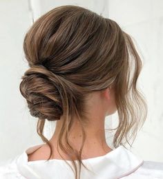 Lazy Bun Hairstyles, Debs Hairstyles, Bridesmaid Bun, Bun With Curls, Wedding Bun Hairstyles, Elegant Bun, Short Hair Bun, Tumblr Hair, Bun Styles