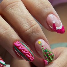 Lydiette Lopez on Instagram: "Xmas🎄mix&match🩷
#acrylicnails #christmasnails #christmasnailart #pinkchristmas #nailartinspo"