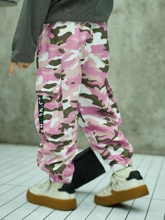 Style:Casual \nClosure Type:Elastic Waist \nDetails:Pocket \nColor:Pink \nPattern Type:Letter \nPattern Type:Camo \nType:Jogger \nFit Type:Regular Fit \nLength:Long \nWaist Line:Natural \nMaterial:Woven Fabric \nComposition:100% Polyester \nCare Instructions:Hand wash,do not dry clean \nSheer:No \nFabric:Non-Stretch \nBody:Unlined \nTemperature:Spring/Fall (18-25℃/63-77℉) \n Summer Trousers, Summer Casual, Cargo Pants, Woven Fabric, Camouflage, Style Casual, Camo, Elastic Waist, Dry Clean