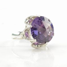 This ring is a size 7 1/2 (USA); It may be resized. Markings: 925 (Tested & guaranteed to be Sterling Silver) This ring weighs 9.9 Grams The Stone/Design is Color Change Corundum Alexandrite - Lab/Man-made  The Stone/Design measures 16.9 mm The Ring face measures 21.8 x 21 mm The condition of this ring is Estate, Great, very light patina This vintage item is circa 1980  To have us do the resize, add this listing and the resize listing to your cart and select which size you would like this ring t The Ring Face, Silver Rings Simple, Silver Gift Wrap, Vintage Sterling Silver Rings, Bar Bracelets, Stone Design, Old Jewelry, Cute Bracelets, Silver Gifts