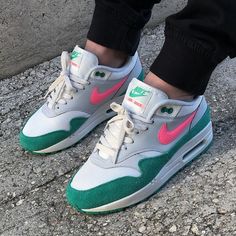 What do you think about the Nike Air Max 1 “Watermelon”? 🍉 Let us know in the comments! 😎 Shout out to: @carlescampama 🔥 Air Max Day, Lucky Green, Nike Air Max 1, Air Max 1, Nike Sb, The Community, Nike Sportswear, Sneaker Head, Air Max Sneakers