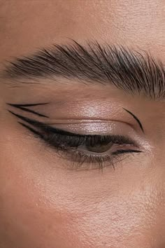 Ideas For Eyeliner, Idea For Eyeliner, Two Eyeliner Makeup, Make Up Eyeliner Ideas, Makeup Trends 2022 Fall, Make Up Ideas Eyeliner, Pretty Eyeliner Looks, Eyes Liner Styles, How To Take Eye Pictures