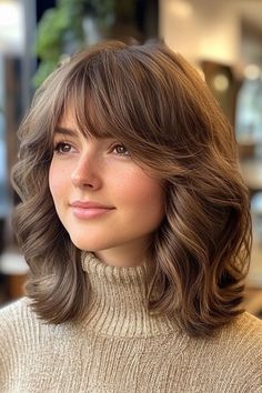 Gentle and glamorous! Soft curls paired with curtain bangs create a romantic and timeless look, perfect for adding volume and framing your face beautifully. 🌸 Short Bob With Bangs Oval Face, Soft Wispy Bangs Oval Face, Short Hair For Round Face Shape, Wispy Curtain Bangs Round Face, Wispy Bangs Oval Face, Curls With Curtain Bangs, Bangs Oval Face, Bob Hair Styles