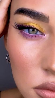 Smokey Colorful Makeup, Colorful Spring Makeup, Makeup For A Yellow Outfit, Festival Makeup Eyes, Yellow Dress Eye Makeup, Make Up Yeux Vert, Simple Colorful Eye Makeup, Beauty Challenge, Yellow Eye Makeup