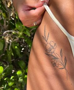 Unique tattoos Ephemeral Tattoo, Basic Tattoos, Hip Tattoos Women, Cute Tattoos For Women