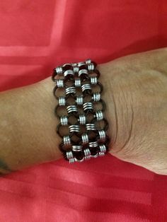 Black Anodized Aluminum & Stainless Steel 3 Row Bracelet Chainmail Patterns, Jump Ring Jewelry, Byzantine Necklace, Chainmaille Bracelet, Jewerly Making, Chain Maille Jewelry, Wire Jewelry Designs, Chain Maille, Chain Mail