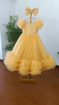 Make your little girl's special day even more magical with the DreamyVow Elegant Flower Girl Dress. This stunning gold dress is perfect for birthdays and weddings, and will have your child feeling like royalty. With its elegant design and high-quality material, this dress will make any occasion unforgettable. Elegant Flower Girl Dress, Yellow Evening Dresses, Silver Evening Dress, Purple Evening Dress, Gold Evening Dresses, Green Evening Dress, Girls Dress Shop, Girls Long Dresses, Pink Evening Dress