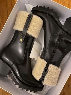 Glamouröse Outfits, Chloe Boots, Dr Shoes, Fancy Shoes, Hype Shoes, Girly Shoes, Shoe Inspo, Aesthetic Shoes, Modieuze Outfits