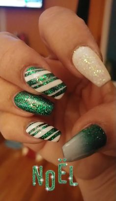 Green And Silver Holiday Nails, Green And Silver Nails Christmas, Christmas Nails Green And Silver, Green And Black Christmas Nails, Green And White Christmas Nails, Emerald Green Christmas Nails, Hoilday Nails, Jel Nails, Red And Silver Nails