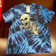 Nike Mens Blue Sportswear Skull Tie Dye Short Sleeve Pullover T-Shirt Size Xl Brand: Nike Department: Men Size: Xl Color: Blue Type: T-Shirt Style: Pullover Pattern: Tie-Dye Theme: Skull Neckline: Crew Neck Occasion: Casual Season: All Season Features: Breathable, Comfort Sleeve Length: Short Sleeve Condition: New With Tags I Offer Discounts For All Return Customers. - Jvs Casual Skull Streetwear Tops, Blue Skull Print Crew Neck Top, Casual Blue Tops With Skull Print, Blue Short Sleeve Tops With Skull Print, Moisture-wicking Blue T-shirt For Streetwear, Casual Blue T-shirt With Skull Print, Blue Moisture-wicking Graphic Tee, Pre-shrunk Blue Nike Tops, Casual Blue Moisture-wicking T-shirt