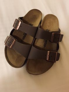 Birken Stocks With Socks, Berkinstock Slippers, Burcanstocks Shoes, Berkinstocks Shoes, Berken Stocks Shoes Outfit, Burkin Stocks, Burken Stocks Shoes Outfit, Berken Stocks Shoes