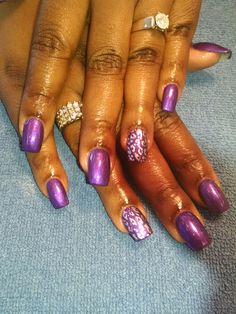 Purple nails with silver leopard print Violet Purple Nails, Grey Nail Colors, Purple Nails With Silver, Nails With Silver, Dark Purple Nails, Grey Nail, Violet Purple, Gel Nail Designs