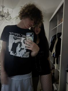 grunge pretty cool yummy Grunge Girlfriend Aesthetic, Alternative Couple Aesthetic, Alt Couple Aesthetic, Couple Y2k