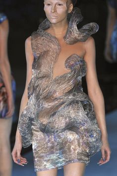 Alexander McQueen at Paris Fashion Week Spring 2010 - StyleBistro Water Costume, Alexander Mcqueen Nature, Water Dress, Alexander Mcqueen Ocean Collection, Alexander Mcqueen Textiles, Alexander Mcqueen 2006 Spring, Alexander Mcqueen 2009 Fall, Alexander Mcqueen Runway, Yiqing Yin