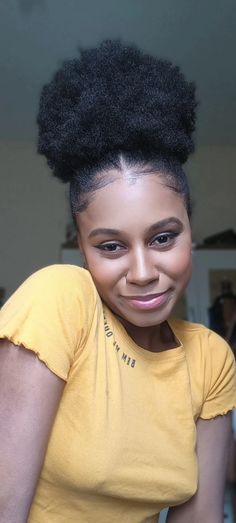 High Afro Puff, Afro Hair Inspiration, Afro Puff Hairstyles, Afro Puff Ponytail, Tufting Ideas, Puff Ponytail, Afro Puffs, Natural Hair Woman, Hair References