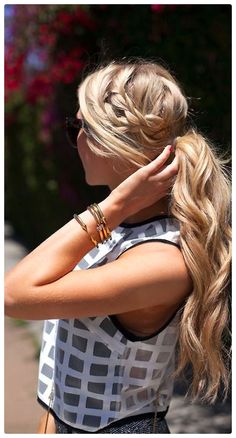 💦✨ Dive into the Top 20 Stunning Hairstyles For Pool days! Whether you’re Swimming 🏊‍♀️ or just lounging by the Water 🌊, these Hairstyles are your go-to for keeping it chic and In Style. From effortless Hair Styles that make a splash 💁‍♀️ to elegant looks that slay the Pool scene, these ideas will have you turning heads all summer long! ☀️ Get ready to rock these Hairstyles For Pool moments like a true fashionista! 😎🌴 Long Hair 50, 2016 Hair, Wavy Hairstyle, Wavy Ponytail, Luscious Hair, Natural Wavy Hair, Wavy Hairstyles