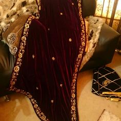 Totally hand made velvt shawl for chill winters . Velvet Shawls Pakistani, Garara Design, Embroidery Shawl, Shawl Outfit, Velvet Dupatta, Red Shawl