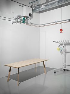 Eine Kollaboration die aufhorchen lässtZusammen mit Hayselbst bekannt für ausgezeichnete Einrichtungsund Design-Objektebegibt sich der Möbelgigant Ikea auf die Suche nach der Zukunft seiner skandinavischen Design-IdentitätTrotz aller Größe und Produktion für den Massenmarkt versucht Ikea stets am PulsWeiterlesen Hay Table, Ikea Inspo, Ikea 2021, Mid Century Modern Industrial, Ikea New, Ikea Inspiration, Hacks Ikea, Ikea Shopping