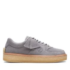 Model Name: Sandford Ronnie Fieg Kith Model Number: 26170078 Material: Suede Color: Grey Condition: New With Box Width: Medium (D, M) The Clarks Story Began In England In 1825 When The Clarks Brothers, Cyrus And James, Created Their First Pair Of Shoes. In 1977, Their Business Expanded Into The United States And Soon Acquired The Hanover Shoe Company And Bostonian Shoe Company. Today, Clarks Continues To Strive For Superior Footwear With Innovative New Techniques And Materials, All While Remaini Classic Suede Sneakers With Flat Heel, Classic Suede Flat Sneakers, Classic Suede Sneakers With Closed Toe, Classic Suede Closed Toe Sneakers, Leather Sneakers With Cushioned Footbed, Suede Sneakers With Removable Insole, Suede Sneakers With Cushioned Footbed And Flat Heel, Suede Sneakers With Removable Insole And Round Toe, Lifestyle Sneakers