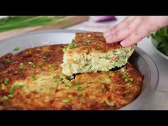 Crustless Summer Zucchini Pie is a simple savory pie made with zucchini, shallots, mozzarella and Parmesan cheese. Easy and delicious! Skinnytaste Zucchini, Crustless Zucchini Pie, Gluten Free Brunch, Zucchini Pie, Summer Zucchini, Savory Pie, Brunch Menu, Food Tasting