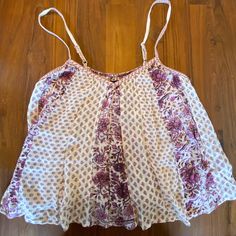 American Eagle Flowy Floral Spaghetti Strap Blouse Size Medium. Pre-Loved In Excellent Condition. Use Pictures To Judge Condition And Measurements. 2 Clothes For Church, Spaghetti Strap Blouse, Strap Blouse, Spaghetti Strap Blouses, American Eagle Shirt, Paisley Shirt, Eagle Shirts, Floral Peplum, Flowy Blouse