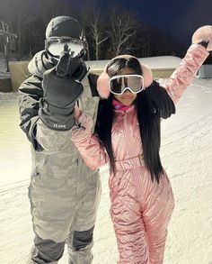 Matching Snow Outfits, Black Couples In The Snow, Cabin Baecation, Snow Baddie Outfits, Winter Baecation, Couples Ski Trip, Black Couple Vacations, Couple Winter Outfits