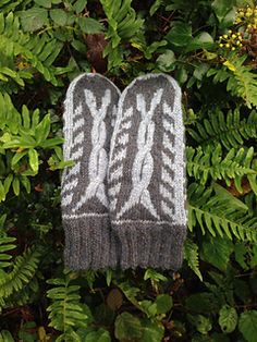 Ravelry: Nirah Mittens pattern by Rowan Durrant Mittens Knitting Pattern, Mittens Knitting, Cable Needle, Double Pointed Needles, Mittens Pattern