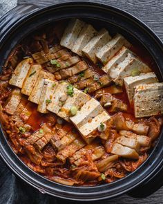 Clay pot filled with braised kimchi (kimchi jJim) Tofu Pork Belly, Braised Kimchi, Korean Pork Belly Recipes, Kimchi Jjim, Tofu Kimchi, Pork Belly Strips, Easy Recipies, Aesthetic Foods