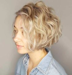 JawLength Bob For Blonde Wavy Hair in 2020 Short wavy hair, Blonde Short Wavy Hairstyles, Polished Nails, Blonde Wavy Hair, Thick Wavy Hair, Wavy Bob Hairstyles, Long Hairstyle, Wavy Haircuts, Short Curly Haircuts, Natural Wavy Hair