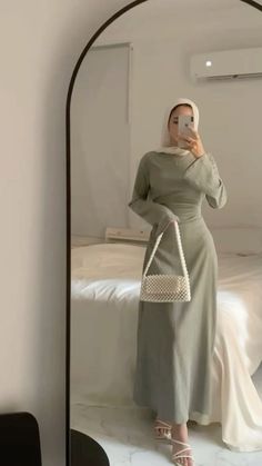 #hijabinspiration #hijabideas #hijaboutfits #hijabioutfitscasual Mode Abaya, Modest Dresses Casual, Elegant Dresses Classy