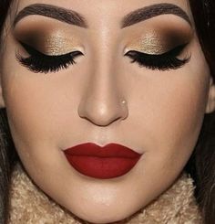 Red Lipstick Makeup Looks, Soft Eye Makeup, Indian Bride Makeup, Red Lipstick Makeup, Bridal Eye Makeup, Formal Makeup, Red Lip Makeup, Cool Makeup Looks