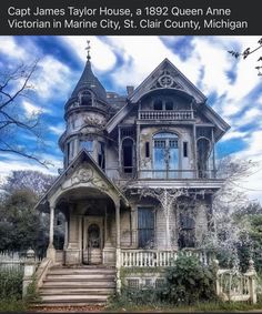 Architectural Homes, Antique Houses, Fantastic Architecture, Craft Room Tables, Victorian Homes Exterior, Witchy House, Witches House, Old Victorian Homes, Robert Fuller