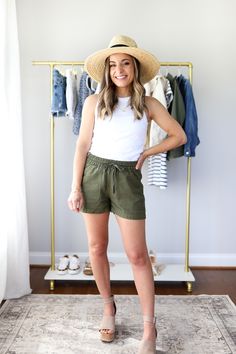 Green Shorts Outfit, Short Women Outfits, Linen Shorts Outfit, Olive Shorts, Meghan Markle Style, Casual Summer Wear