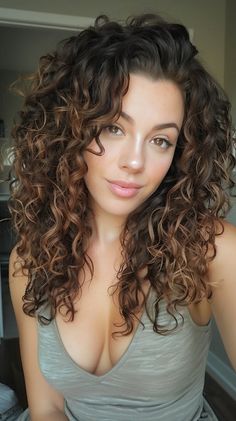 Curly Hair Color Ideas Balayage, Curly Balayage Hair, Girl Hair Styles, Hair Styles Long Hair, Long Curly Haircuts, Natural Curly Hair Cuts, Highlights Curly Hair, Bella Hair