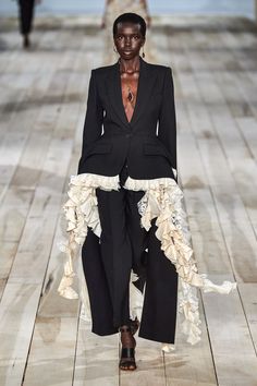 Alexander McQueen Spring 2020 Ready-to-Wear Collection - Vogue Fashion Week Spring 2020, Patrick Demarchelier, Helena Christensen, Vogue Australia, Fashion Show Collection, Fashion 2020