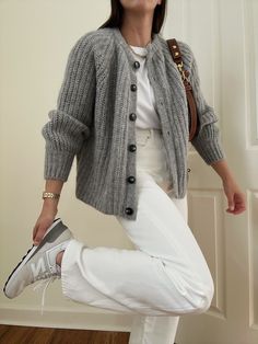 Outfits With Grey Cardigan, Smart Casual Women Outfits, Grey Crochet, Trendy Cardigans, White Cargo Pants, Smart Casual Women, Winter Pants Outfit, Cargo Pants Outfit, White Running Shoes